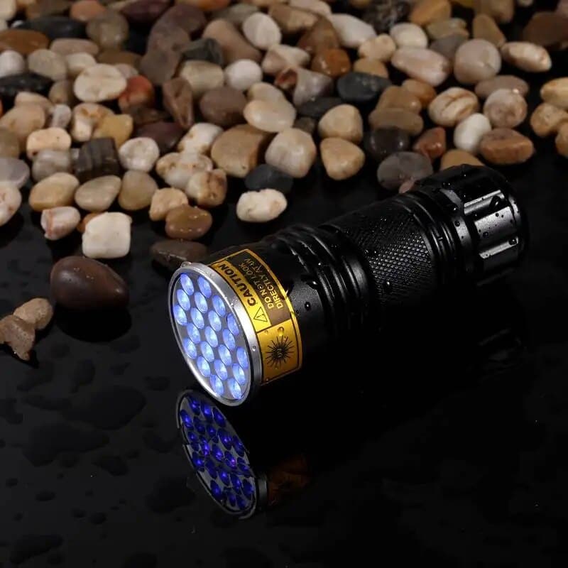 21-LED Pocket UV Flashlight